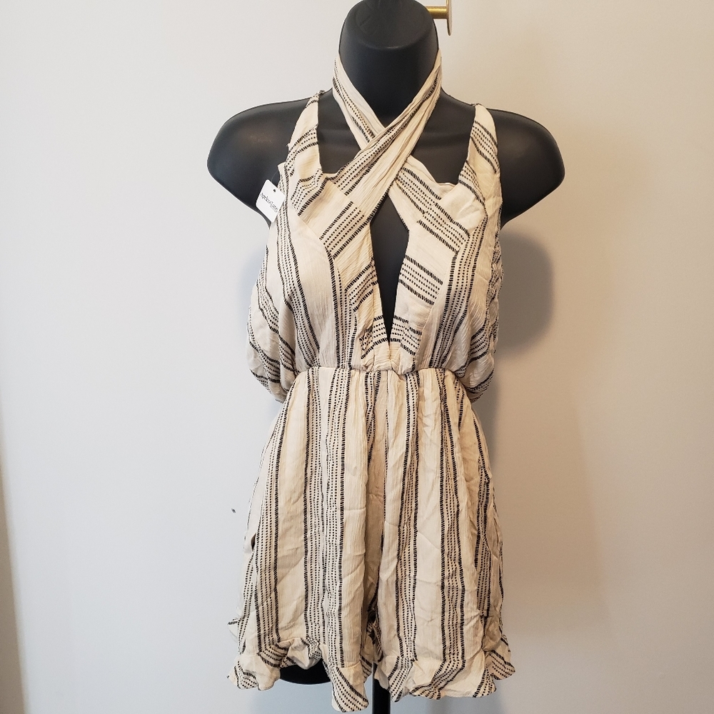 Everly‎ Women's Tie Back Linen Romper Size Small.